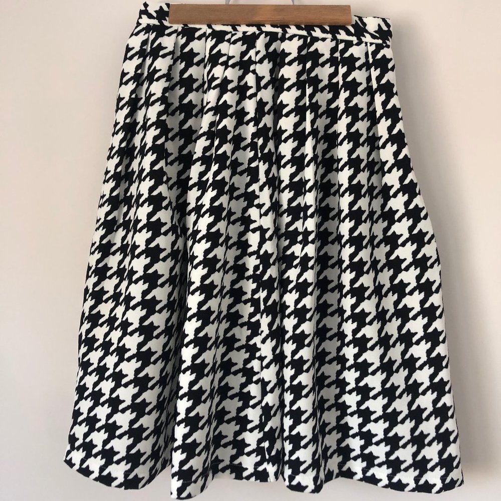 Forever 21 Women's Houndstooth Flare Skirt, Size S